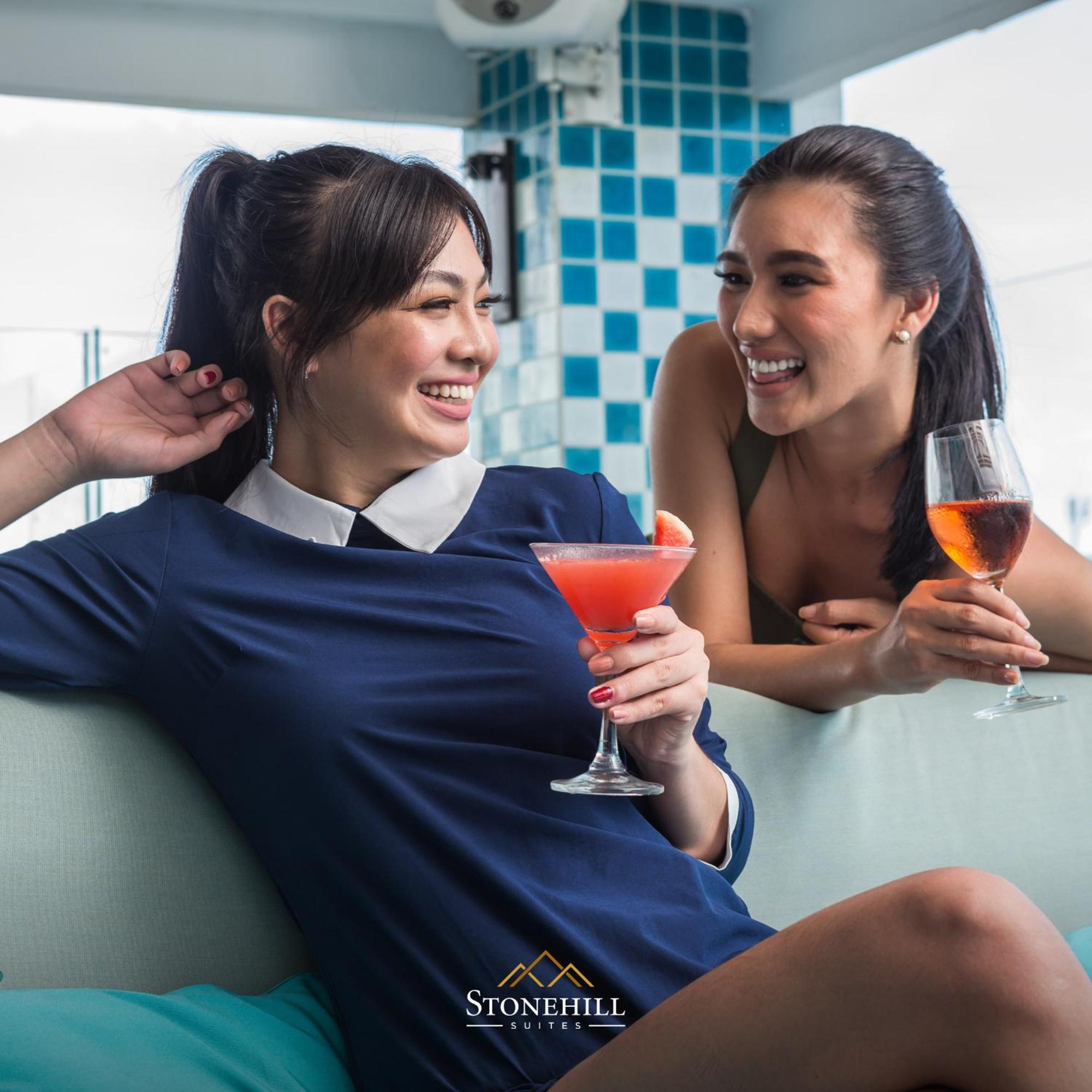 Stonehill Suites บาโคลอด ภายนอก รูปภาพ