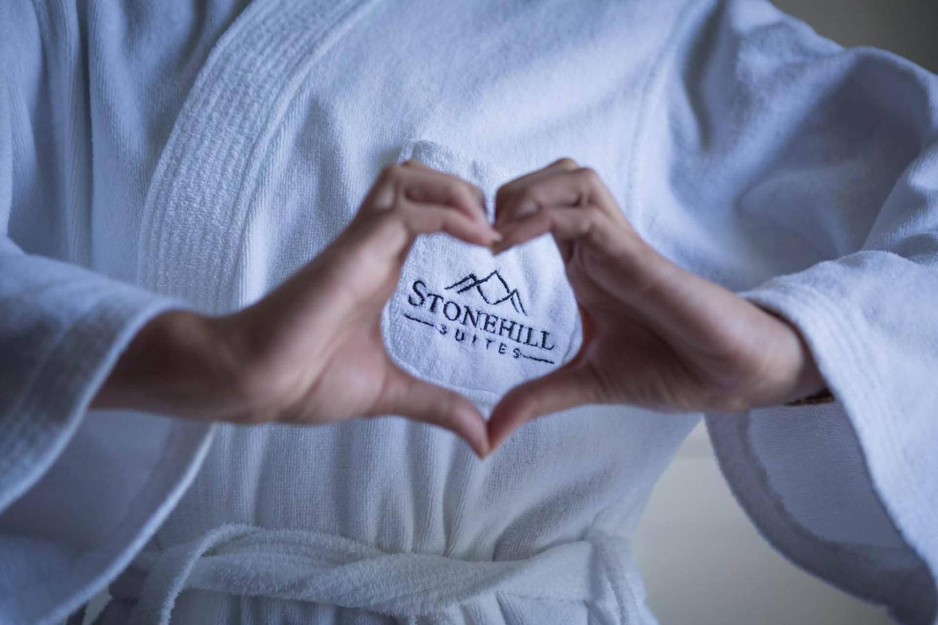Stonehill Suites บาโคลอด ภายนอก รูปภาพ