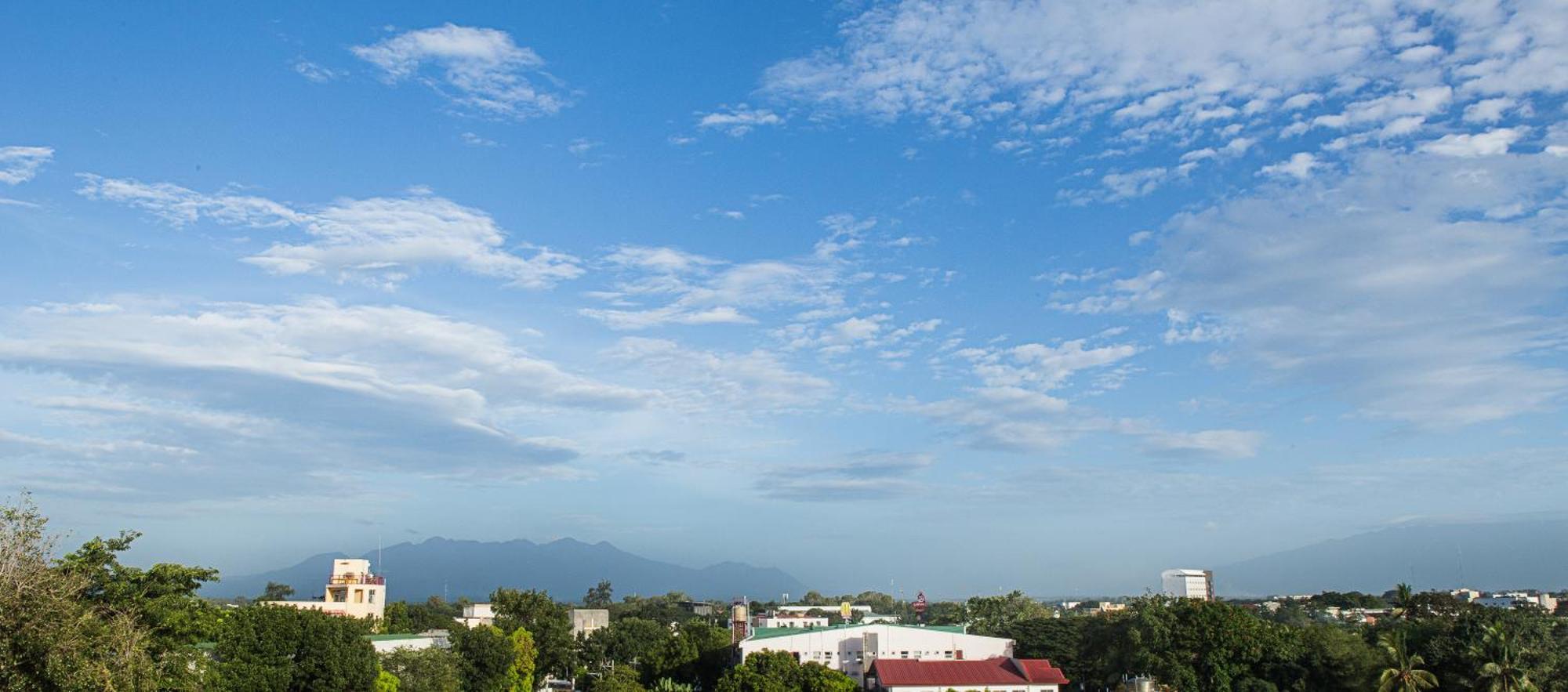 Stonehill Suites บาโคลอด ภายนอก รูปภาพ