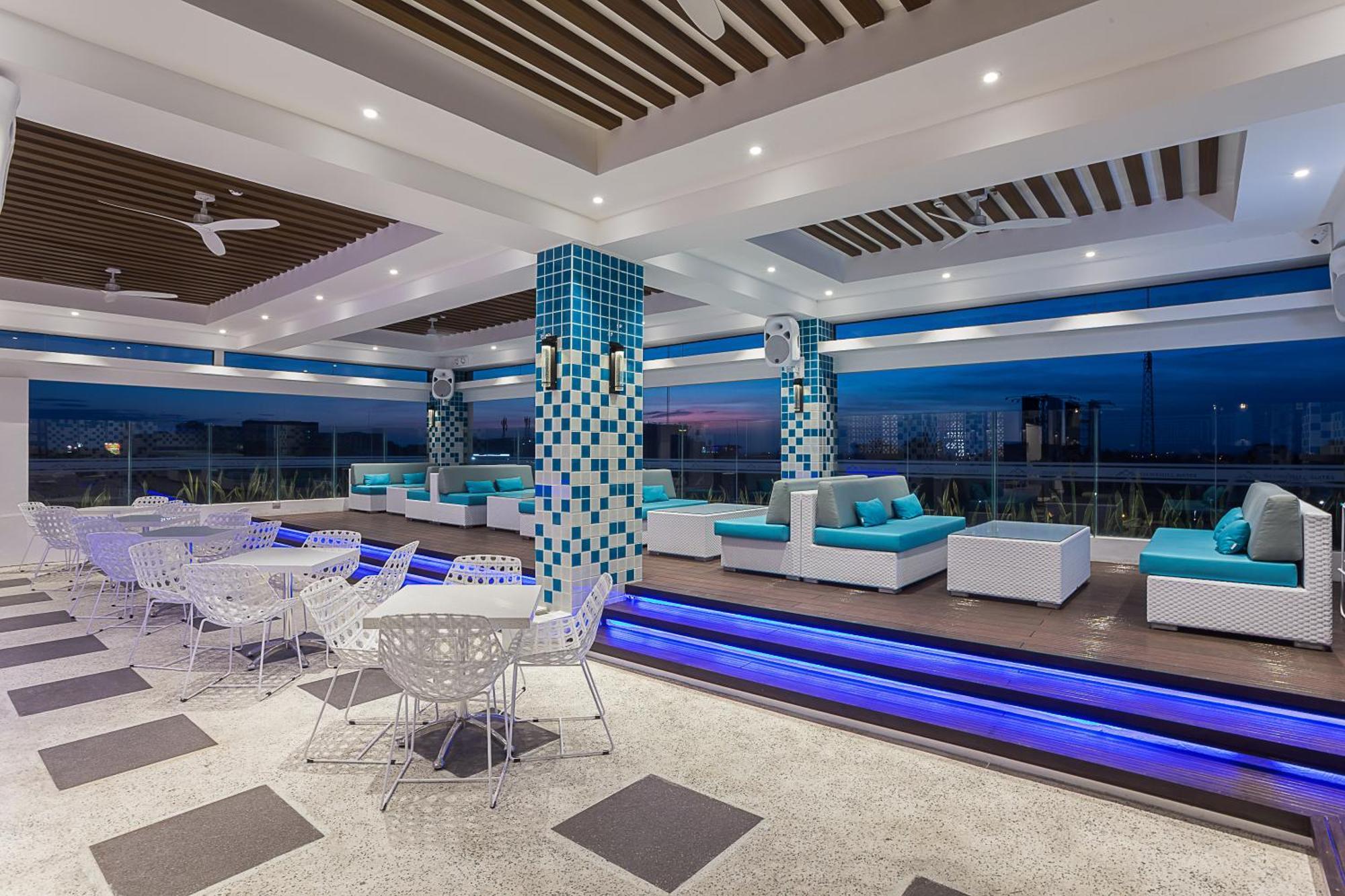 Stonehill Suites บาโคลอด ภายนอก รูปภาพ