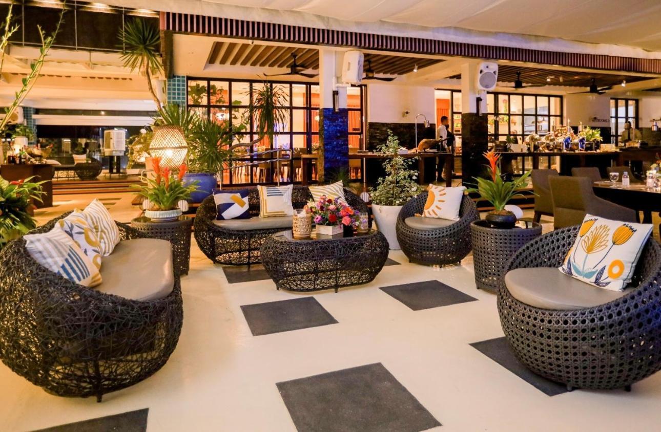 Stonehill Suites บาโคลอด ภายนอก รูปภาพ